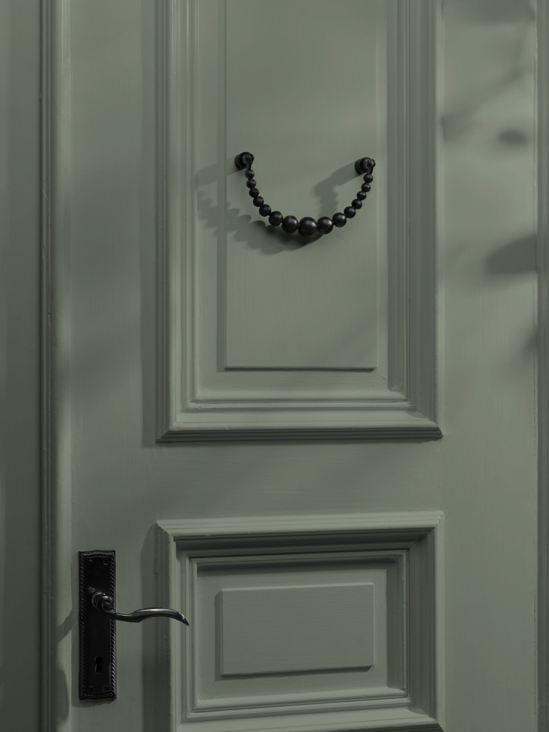 Pearl-Ribbon-Door-Knocker-Black-2 Pearl Ribbon Door Knocker Black-2