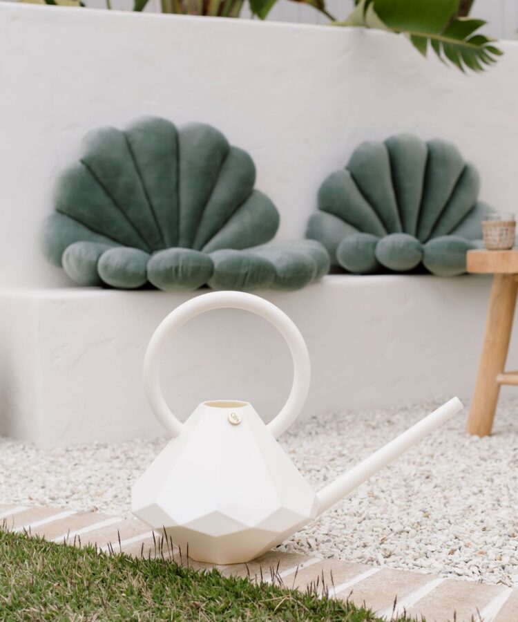 CRYSTAL-WATERING-CAN CRYSTAL-WATERING-CAN