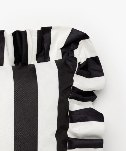 Outdoor Pillow Ruffle Black/White-2