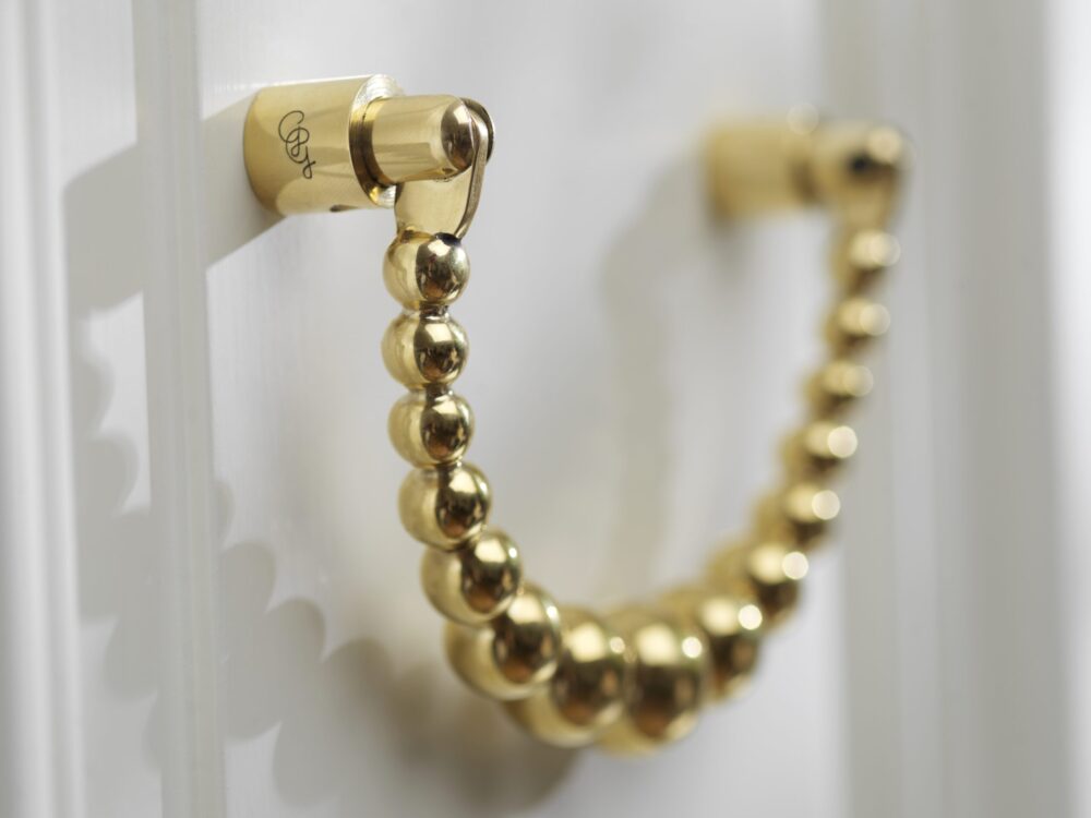 Pearl Ribbon Door Knocker Polished Brass-3