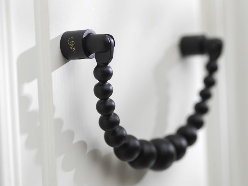 Pearl Ribbon Door Knocker Black-3