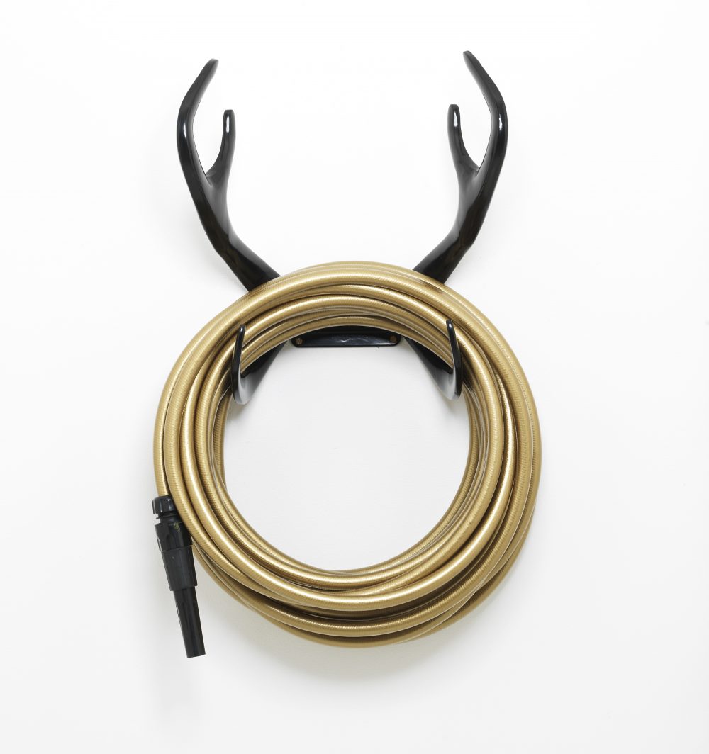 Black antler hose holder, gold hose, black nozzle