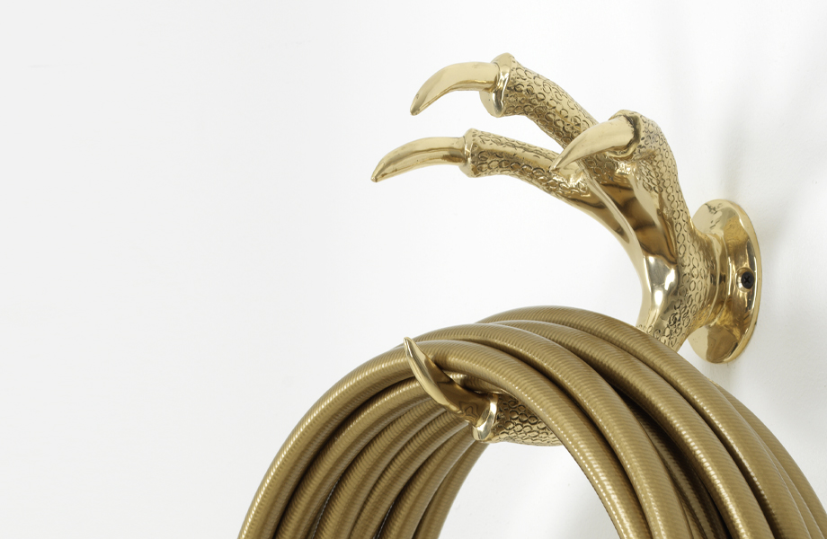 GardenGlory_gold_claw_wallmount